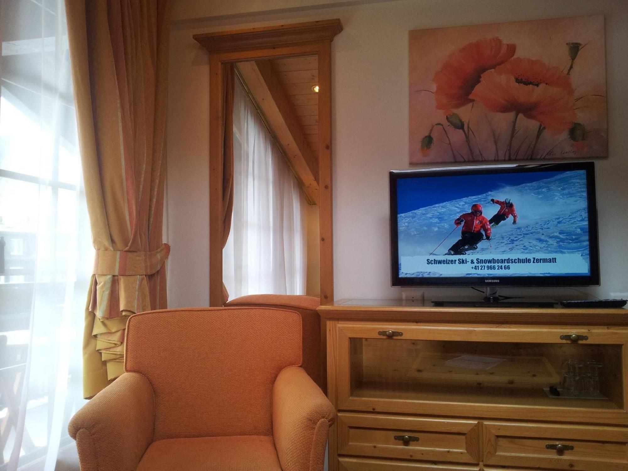 Hotel Dufour Chalet - Adults Only Цермат Стая снимка